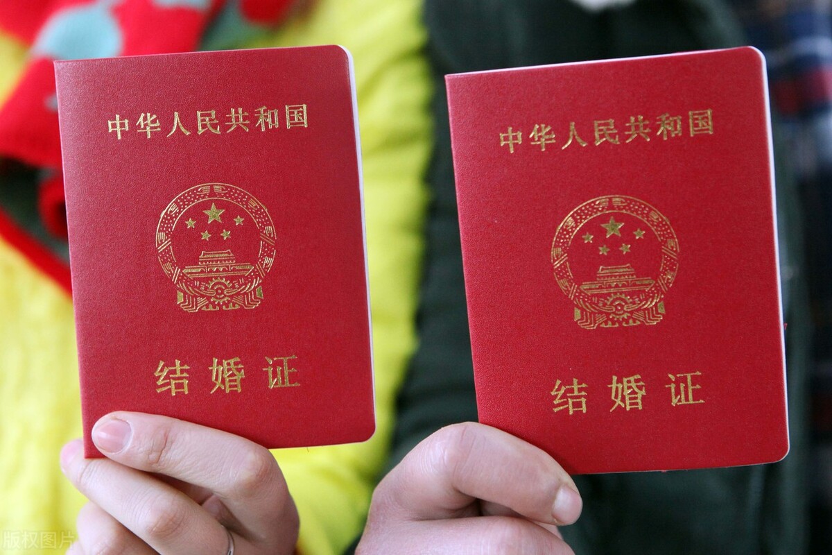 领取结婚证需要准备哪些材料（2022结婚证领取流程）